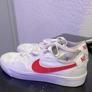 Nike SB BLZR COURT size 7 men’s 8.5 woman’s